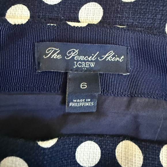 J Crew Pencil Skirt - Size 6
Navy/White Polka Dot - Picture 5 of 7